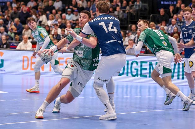 22 02 2026, Handball, HBL, Bergischer HC Füchse Berlin, Mitsubishi Electric HALLE Düsseldorf Mijajlo Marsenic Füchse Berlin 93 in a duel against Gerdas Babarskas BHC 14 North Rhine-Westphalia Germany