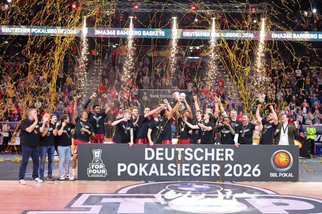 Bamberg Baskets players celebrate cup victory, Emotions, Joy, Winner, GER, BMA365 Bamberg Baskets vs Alba Berlin, Basketball, BBL Cup, BMW TOP FOUR, Final, Season 2025 2026, 22 02 2026, GER, BMA365 Bamberg Baskets vs Alba Berlin, Basketball, BBL Cup, BMW TOP FOUR, Final, Season 2025 2026, 22 02 2026 Muenchen Copyright: xEibner-Pressefoto JennixMaulx EP_JML
