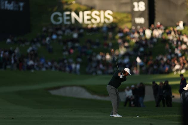 February 22, 2026, Pacific Palisades, California, USA: TOMMY FLEETWOOD plays an approach shot into the 18th green during the second round of the Genesis Invitational at the Riviera Country club in Pacific Palisades, California. Golf_PGATour_Genesis_Invitational  - ZUMAt158 20260222_zsp_t158_043 Copyright: xBrentonxTsex
