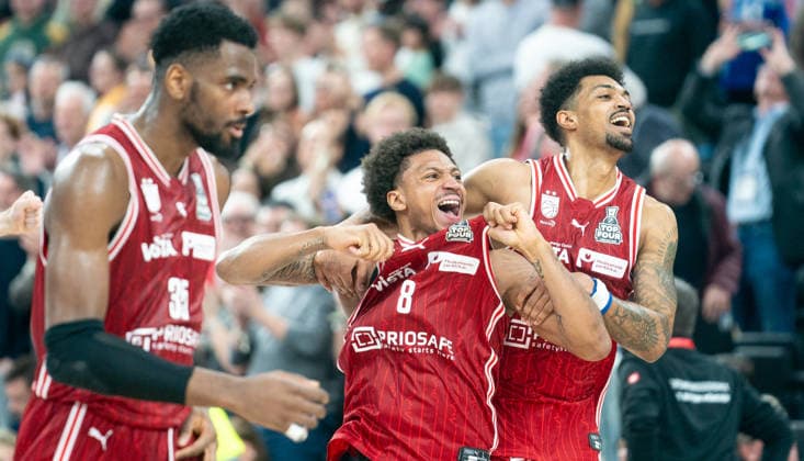 22 2 2026, Basketball, Men, BMW Top Four 2026, Final Four, Final, Alba Berlin BMA 365 Bamberg Baskets, Demarcus Marquette Dämonin Bamberg Baskets, center , Ibrahim Watson Bamberg Baskets, right and Ejofor Onu Bamberg Baskets, left cheer after the end of the game Munich SAP Garden Bayern Germany