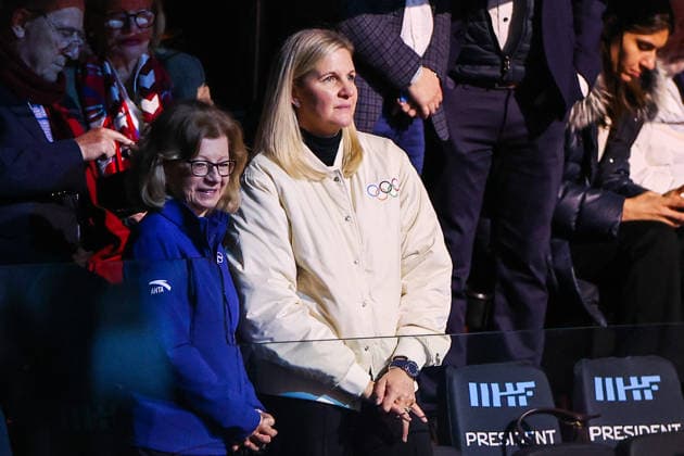 ITALY, MILAN - FEBRUARY 22, 2026: Kirsty Coventry (C), president of the International Olympic Committee (IOC), attends the men s Ice hockey, Eishockey gold medal match between Canada and the USA during the 2026 Winter Olympic Games, Olympische Spiele, Olympia, OS at Milano Santagiulia Ice Hockey Arena 2026 Winter Olympics: Men s Ice Hockey, Canada Vs USA  - ZUMAt113 20260222_zaa_t113_534 Copyright: xPeterxKovalevx