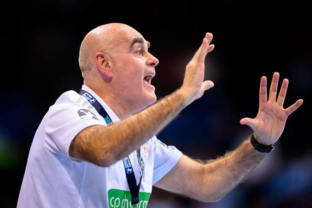 Stuttgart HBL 25 26 TVB Stuttgart TSV Hannover Burgdorf coach Juan Carlos Pastor Gomez Hannover gestures gestures gestures Stuttgart Porsche Arena Baden Württemberg Germany