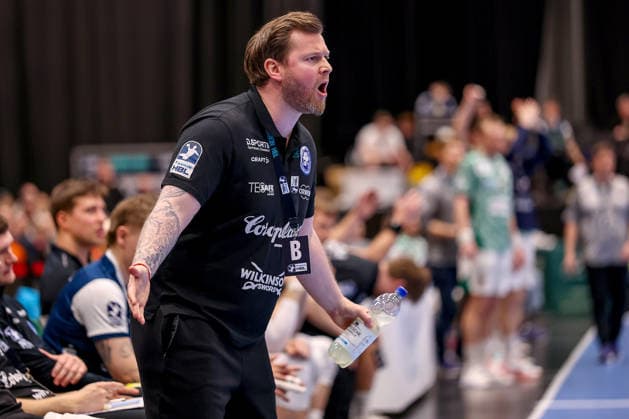 22 02 2026, Handball, HBL, Bergischer HC Füchse Berlin, Mitsubishi Electric HALLE Düsseldorf Head coach Arnor Gunnarsson BHC hc gesticulating on the sidelines North Rhine-Westphalia Germany