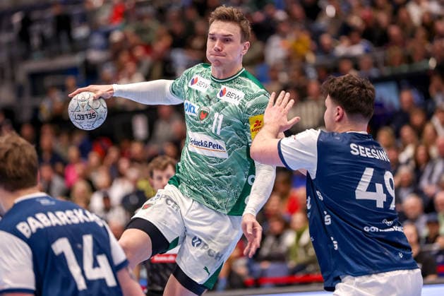 22 02 2026, Handball, HBL, Bergischer HC Füchse Berlin, Mitsubishi Electric HALLE Düsseldorf Lasse Andersson Füchse Berlin 11 throws the ball on goal in a duel against Aron Seesing BHC 49 Nordrhein Westfalen Germany