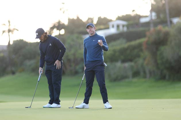 February 22, 2026, Pacific Palisades, California, USA: RORY MCILROY waves to fans after finishing on the 18th green during the first round of the Genesis Invitational at the Riviera Country club in Pacific Palisades, California. Pacific Palisades USA - ZUMAt158 20260222_zsp_t158_036 Copyright: xBrentonxTsex