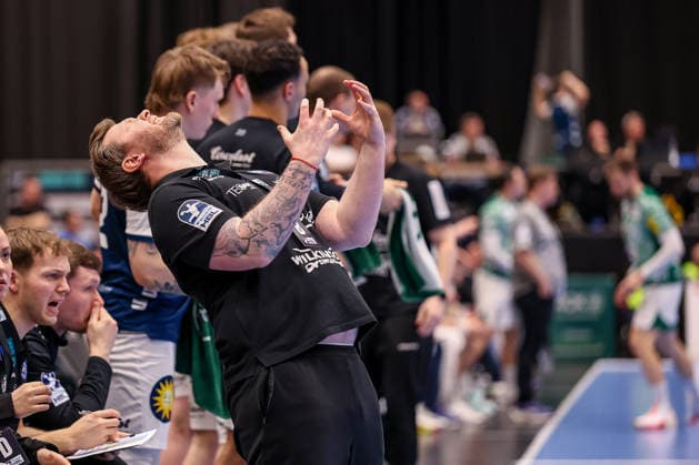 22 02 2026, Handball, HBL, Bergischer HC Füchse Berlin, Mitsubishi Electric HALLE Düsseldorf Head coach Arnor Gunnarsson BHC hc disappointed disappointment gesticulating on the sidelines North Rhine-Westphalia Germany