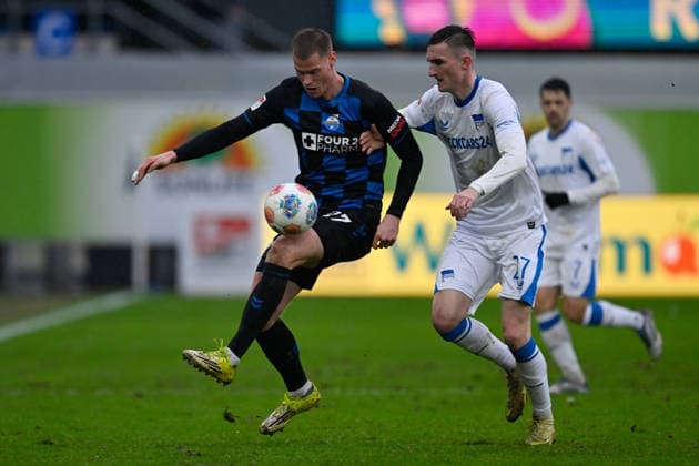 Paderborn, Home Deluxe Arena, 22 02 26, GER, Herren, 2 Bundesliga, Saison 2025 2026, SC Paderborn 07 Hertha BSC Berlin Bild v li im Zweikampf Steffen TIGGES Paderborn und Niklas KOLBE Hertha BSC DFL regulations prohibit any use of photographs as image sequences and or quasi video NRW Deutschland