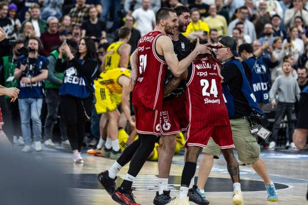 GER, BMW Top Four, Basketball BBL Pokal, Final, BMA365 Bamberg Baskets ALBA Berlin 22 02 2026, SAP Garden, Munich, GER, BMW Top Four, Basketball BBL Pokal, Final, BMA365 Bamberg Baskets ALBA Berlin The BMA365 Bamberg Baskets team is delighted to have won the cup Photo Alexander Trienitz Munich SAP Garden Bayern Germany
