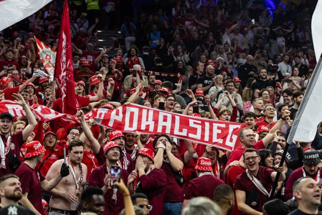 GER, BMW Top Four, Basketball BBL Pokal, Final, BMA365 Bamberg Baskets ALBA Berlin 22 02 2026, SAP Garden, Munich, GER, BMW Top Four, Basketball BBL Pokal, Final, BMA365 Bamberg Baskets ALBA Berlin The fans of BMA365 Bamberg Baskets are happy about the cup victory Photo Alexander Trienitz Munich SAP Garden Bayern Germany
