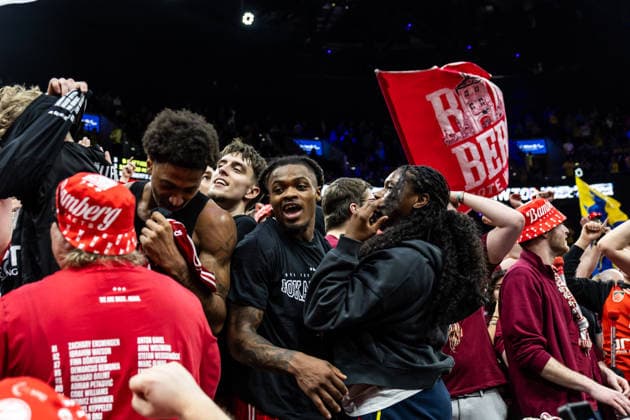 GER, BMW Top Four, Basketball BBL Pokal, Final, BMA365 Bamberg Baskets ALBA Berlin 22 02 2026, SAP Garden, Munich, GER, BMW Top Four, Basketball BBL Pokal, Final, BMA365 Bamberg Baskets ALBA Berlin Cobe Williams BMA365 Bamberg Baskets, 24 celebrates with the fans Photo Alexander Trienitz Munich SAP Garden Bayern Germany