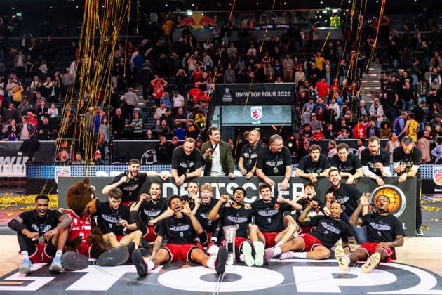 GER, BMW Top Four, Basketball BBL Pokal, Final, BMA365 Bamberg Baskets ALBA Berlin 22 02 2026, SAP Garden, Munich, GER, BMW Top Four, Basketball BBL Pokal, Final, BMA365 Bamberg Baskets ALBA Berlin The team of BMA365 Bamberg Baskets is cup winner Photo Alexander Trienitz Munich SAP Garden Bayern Germany