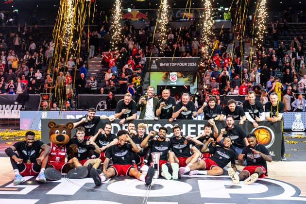 GER, BMW Top Four, Basketball BBL Pokal, Final, BMA365 Bamberg Baskets ALBA Berlin 22 02 2026, SAP Garden, Munich, GER, BMW Top Four, Basketball BBL Pokal, Final, BMA365 Bamberg Baskets ALBA Berlin The team of BMA365 Bamberg Baskets is cup winner Photo Alexander Trienitz Munich SAP Garden Bayern Germany