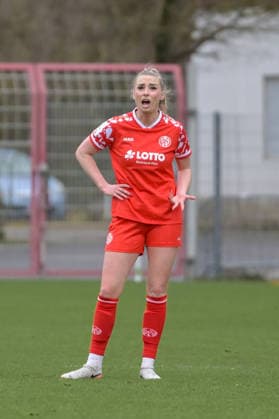 22 02 2026, Football, 2 Womens Bundesliga, 2025 2026, Matchday 18, FSV Mainz 05 SG 99 Andernach Chiara Bouziane 10 Mainz 05 scolds her teammates Mainz Bruchweg Stadium Rhineland-Palatinate Germany