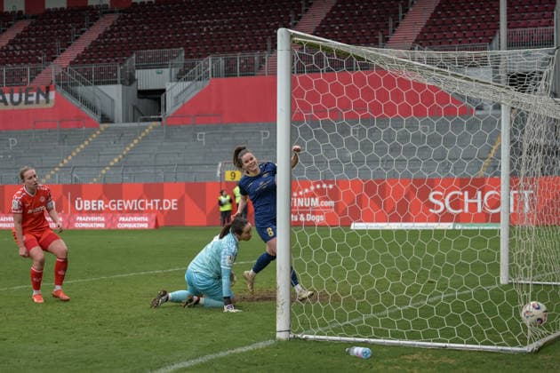 22 02 2026, Football, 2 Womens Bundesliga, 2025 2026, Matchday 18, FSV Mainz 05 SG 99 Andernach Maren Weingarz 8 Andernach is delighted after scoring to make it 2 2 Mainz Bruchweg Stadium Rhineland-Palatinate Germany