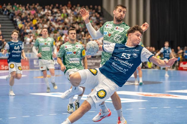 Soeren Steinhaus Bergischer HC 06, 53 comes against Nejc Cehte Fuechse Berlin, 22 to throw Bergischer HC 06 vs Fuechse Berlin, Handball, DAIKIN Handballbundesliga, 22 Matchday, Season 2025 2026, 22 02 2026 Bergischer HC 06 vs Fuechse Berlin, Handball, DAIKIN Handballbundesliga, 22 Matchday, Season 2025 2026, 22 02 2026 Duesseldorf Copyright: xEibner-Pressefoto ThomasxHaeslerx EP_THR