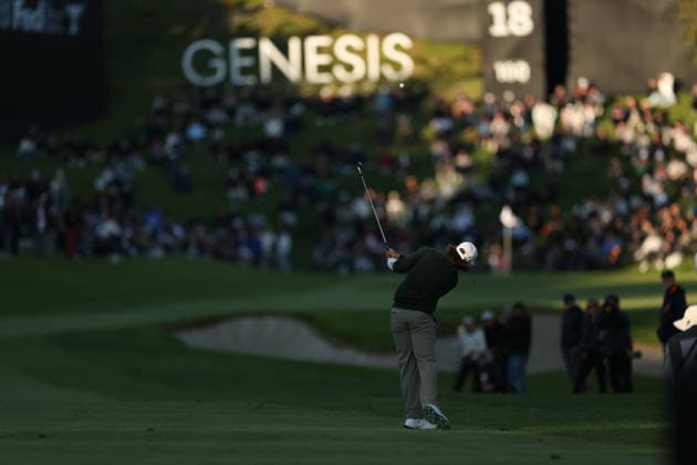 February 22, 2026, Pacific Palisades, California, USA: TOMMY FLEETWOOD plays an approach shot into the 18th green during the second round of the Genesis Invitational at the Riviera Country club in Pacific Palisades, California. Pacific Palisades USA - ZUMAt158 20260222_zsp_t158_018 Copyright: xBrentonxTsex