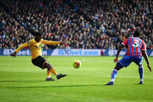 Jean-Ricner Bellegarde of Wolverhampton Wanderers under pressure from Tyrick Mitchell of Crystal Palace Crystal Palace v Wolverhampton Wanderers, Premier League, Football, Selhurst Park, London, UK - 22 Feb 2026London Selhurst Park United Kingdom EDITORIAL USE ONLY No use with unauthorised audio, video, data, fixture lists, club league logos or live services. Online in-match use limited to 120 images, no video emulation. No use in betting, games or single club league player publications. Copyright: xSimonxDael Shutterstockx 16681548dc