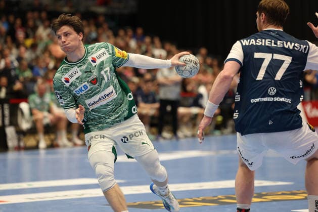 GER, 1 DAIKIN HBL, Bergischer HC vs Fuechse Berlin 22 02 2026, Mitsubishi Electric HALLE, Duesseldorf, GER, 1 DAIKIN HBL, Bergischer HC vs Fuechse Berlin , in the picture Nils Lichtlein Fuechse Berlin 17 , with a throw on goal nordphotoxGmBHx xMeuter nph00351