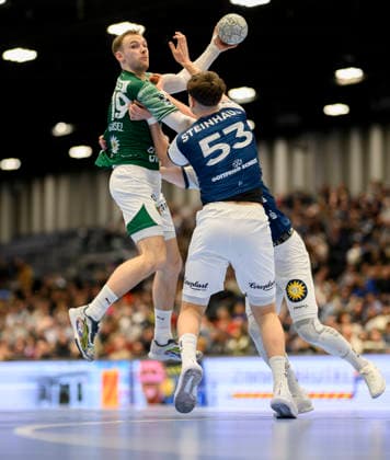 v l Mathias GIDSEL B , Sören Steinhaus BHC , duel, action, Handball 1 Bundesliga, 22 Matchday, Bergischer HC BHC Füchse Berlin B , on 22 02 2026 in Düsseldorf Germany Mitsubishi Electric Halle