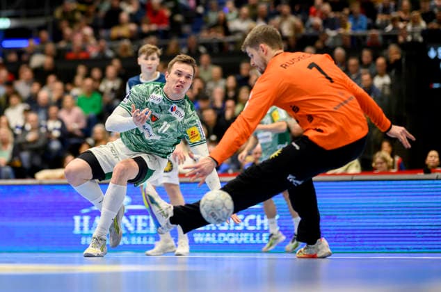 v l Lasse ANDERSSON B , Goalkeeper Christopher RUDECK BHC throw, duel, action, Handball 1 Bundesliga, 22 Matchday, Bergischer HC BHC Füchse Berlin B , on 22 02 2026 in Düsseldorf Germany Mitsubishi Electric Halle