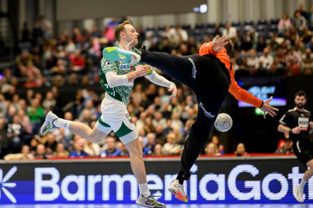 from l Mathias GIDSEL B , Goalkeeper Christopher RUDECK BHC throw, duel, action, Handball 1 Bundesliga, 22 Matchday, Bergischer HC BHC Füchse Berlin B , on 22 02 2026 in Düsseldorf Germany Mitsubishi Electric Halle