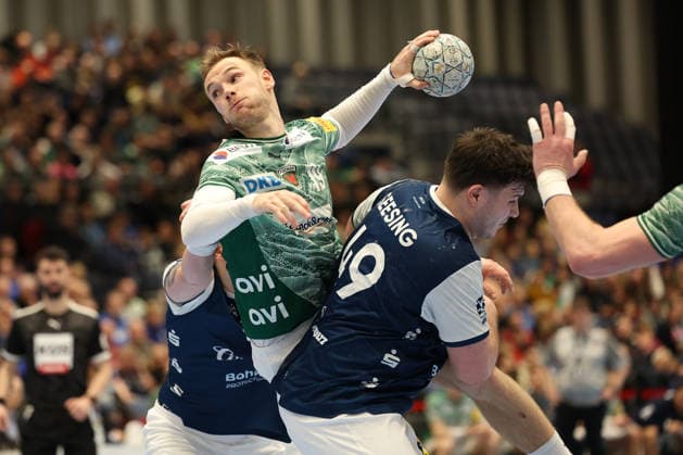 GER, 1 DAIKIN HBL, Bergischer HC vs Fuechse Berlin 22 02 2026, Mitsubishi Electric HALLE, Duesseldorf, GER, 1 DAIKIN HBL, Bergischer HC vs Fuechse Berlin , in the picture Mathias Gidsel Fuechse Berlin 19 , in a duel against Aron Seesing BHC 49 , nordphotoxGmBHx xMeuter nph00351