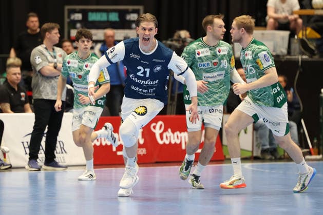 GER, 1 DAIKIN HBL, Bergischer HC vs Fuechse Berlin 22 02 2026, Mitsubishi Electric HALLE, Duesseldorf, GER, 1 DAIKIN HBL, Bergischer HC vs Fuechse Berlin , pictured Goal celebration cheer, Kim Voss Fels BHC 21 , nordphotoxGmBHx xMeuter nph00351