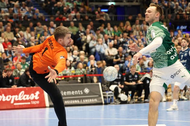 GER, 1 DAIKIN HBL, Bergischer HC vs Fuechse Berlin 22 02 2026, Mitsubishi Electric HALLE, Duesseldorf, GER, 1 DAIKIN HBL, Bergischer HC vs Fuechse Berlin , in the picture Mathias Gidsel Fuechse Berlin 19 , in a duel against Christopher Rudeck goalkeeper BHC 1 , nordphotoxGmBHx xMeuter nph00351
