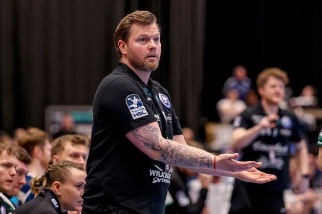 22 02 2026, Handball, HBL, Bergischer HC Füchse Berlin, Mitsubishi Electric HALLE Düsseldorf Head coach Arnor Gunnarsson BHC hc gesticulating on the sidelines North Rhine-Westphalia Germany