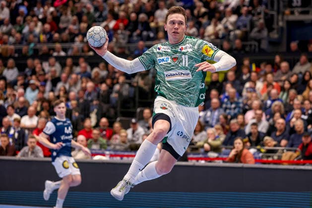 22 02 2026, Handball, HBL, Bergischer HC Füchse Berlin, Mitsubishi Electric HALLE Düsseldorf Lasse Andersson Füchse Berlin 11 throws the ball at the goal North Rhine-Westphalia Germany