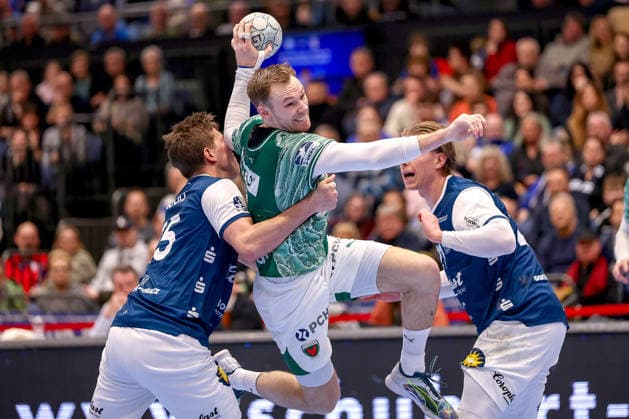 22 02 2026, Handball, HBL, Bergischer HC Füchse Berlin, Mitsubishi Electric HALLE Düsseldorf Mathias Gidsel Füchse Berlin 19 in duel against Lars Kooij BHC 15 Kim Voss Fels BHC 21 North Rhine-Westphalia Germany