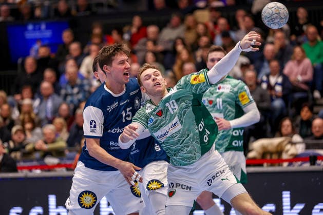 22 02 2026, Handball, HBL, Bergischer HC Füchse Berlin, Mitsubishi Electric HALLE Düsseldorf Mathias Gidsel Füchse Berlin 19 in duel against Lars Kooij BHC 15 North Rhine-Westphalia Germany