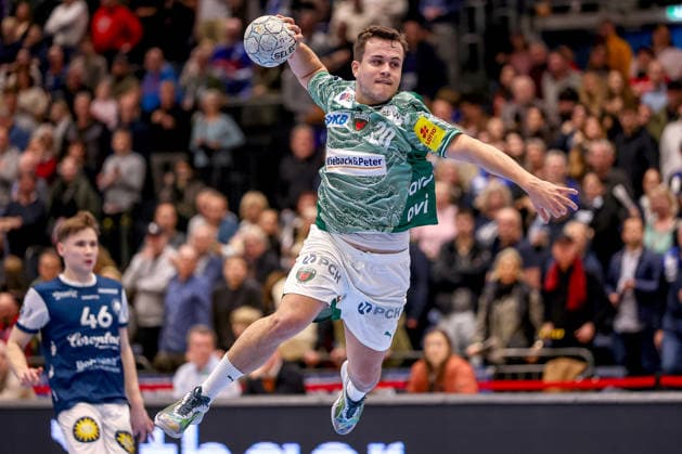 22 02 2026, Handball, HBL, Bergischer HC Füchse Berlin, Mitsubishi Electric HALLE Düsseldorf Tim Freihöfer Füchse Berlin 20 throws the ball at the goal North Rhine-Westphalia Germany