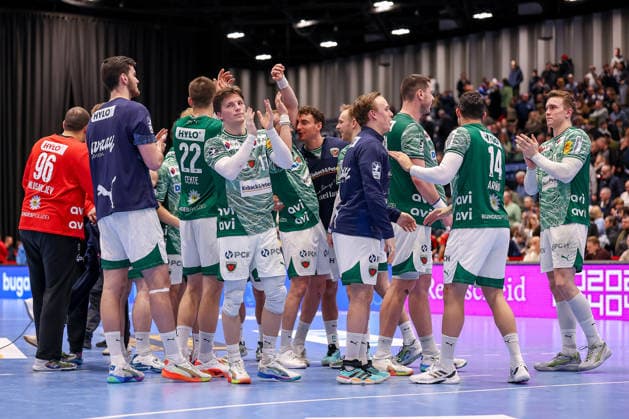 22 02 2026, Handball, HBL, Bergischer HC Füchse Berlin, Mitsubishi Electric HALLE Düsseldorf Berlins final cheers after the victory Nils Lichtlein Füchse Berlin 17 clapping North Rhine-Westphalia Germany