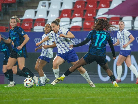 Paulina Platner SGS Essen, 25 in duel against Delice Boboy RB Leipzig Women, 17 SGS Essen vs RB Leipzig, Football, Women Bundesliga, Google Pixel Women Bundesliga, Matchday 19, Season 2025 2026, 22 02 2026 DFB REGULATIONS PROHIBIT ANY USE OF PHOTOGRAPHS AS IMAGE SEQUENCES AND OR QUASI VIDEO, SGS Essen vs RB Leipzig, Football, Women Bundesliga, Google Pixel Women Bundesliga, Matchday 19, Season 2025 2026, 22 02 2026 Essen Copyright: xEibner-Pressefoto DamianxKruczynx EP_DKI