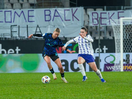 Marlene Mueller RB Leipzig Women, 27 in duel against Leonie Koepp SGS Essen, 20 SGS Essen vs RB Leipzig, Football, Womens Bundesliga, Google Pixel Womens Bundesliga, Matchday 19, Season 2025 2026, 22 02 2026 DFB REGULATES PROHIBIT ANY USE OF PHOTOGRAPHS AS IMAGE SEQUENCES AND OR QUASI VIDEO, SGS Essen vs RB Leipzig, Football, Womens Bundesliga, Google Pixel Womens Bundesliga, Matchday 19, Season 2025 2026, 22 02 2026 Essen Copyright: xEibner-Pressefoto DamianxKruczynx EP_DKI