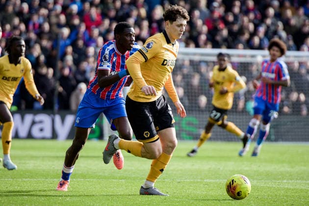 LONDON, ENGLAND - FEBRUARY 22: Ladislav Krejci of Wolverhampton Wanderers and Ismaila Sarr of Crystal Palace in action during the Premier League match between Crystal Palace and Wolverhampton Wanderers at Selhurst Park on February 22, 2026 in London, England. (Photo by Pedro Porru) SPO  Copyright: xPedroxPorru