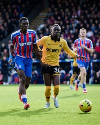 LONDON, ENGLAND - FEBRUARY 22: Ismaila Sarr of Crystal Palace and Mateus Mane of Wolverhampton Wanderers in action during the Premier League match between Crystal Palace and Wolverhampton Wanderers at Selhurst Park on February 22, 2026 in London, England. (Photo by Pedro Porru) SPO  Copyright: xPedroxPorru