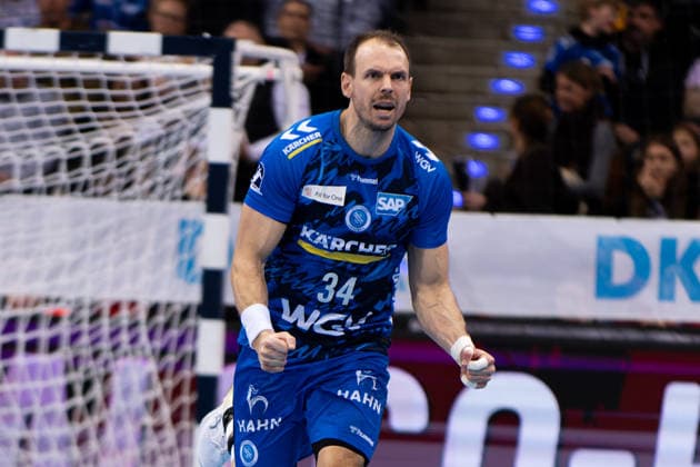 Kai Haefner, TVB Stuttgart, 34 makes one of the decisive 7 meters TVB Stuttgart vs TSV Hannover Burgdorf, DAIKIN Handballbundesliga, 22 Matchday, Season 2025 2026, 22 02 2026 Eibner Pressefoto Andreas Ulmer TVB Stuttgart vs TSV Hannover Burgdorf, DAIKIN Handballbundesliga, 22 Matchday, Season 2025 2026, 22 02 2026 Stuttgart Copyright: xEibner-Pressefoto AndreasxUlmerx EP_AUR