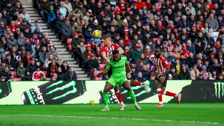 Sunderland v Fulham, Premier League Fulham defender Ryan Sessegnon (30) and Sunderland defender Daniel Ballard (5) tangle during the Premier League match between Sunderland and Fulham at the Stadium Of Light, Sunderland, UK on 22 February 2026. Editorial use only DataCo restrictions apply See www.football-dataco.com , Copyright: xSimonxDaviesx PSI-23794-0165