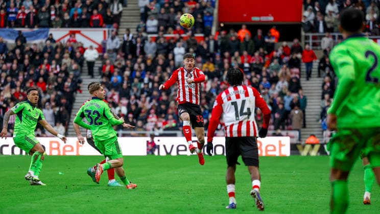 Sunderland v Fulham, Premier League Sunderland defender Trai Hume (32) heads clear during the Premier League match between Sunderland and Fulham at the Stadium Of Light, Sunderland, UK on 22 February 2026. Editorial use only DataCo restrictions apply See www.football-dataco.com , Copyright: xSimonxDaviesx PSI-23794-0171
