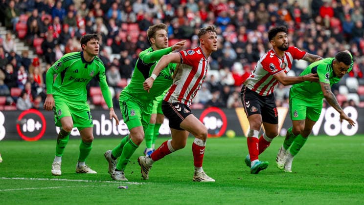 Sunderland v Fulham, Premier League Fulham defender Joachim Andersen (5) challenges for the long throw with Sunderland defender Daniel Ballard (5) during the Premier League match between Sunderland and Fulham at the Stadium Of Light, Sunderland, UK on 22 February 2026. Editorial use only DataCo restrictions apply See www.football-dataco.com , Copyright: xSimonxDaviesx PSI-23794-0178