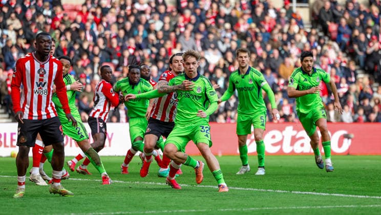 Sunderland v Fulham, Premier League Fulham midfielder Emile Smith Rowe (32) during the Premier League match between Sunderland and Fulham at the Stadium Of Light, Sunderland, UK on 22 February 2026. Editorial use only DataCo restrictions apply See www.football-dataco.com , Copyright: xSimonxDaviesx PSI-23794-0090