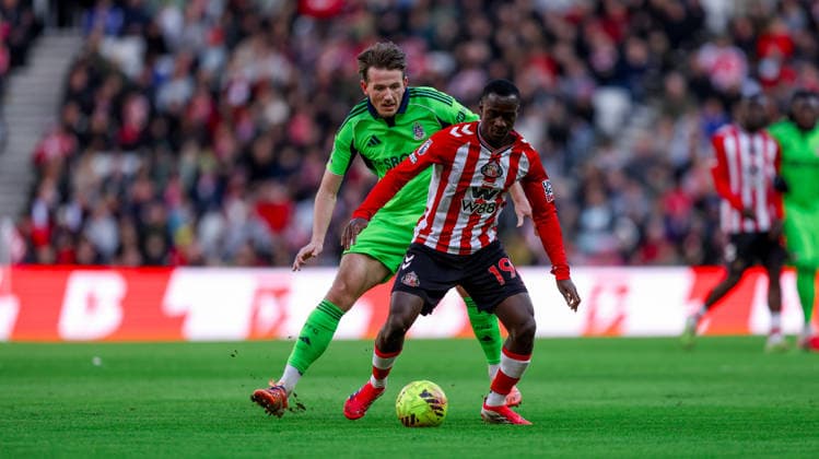 Sunderland v Fulham, Premier League Fulham midfielder Sander Berge (16) and Sunderland midfielder Habib Diarra (19) during the Premier League match between Sunderland and Fulham at the Stadium Of Light, Sunderland, UK on 22 February 2026. Editorial use only DataCo restrictions apply See www.football-dataco.com , Copyright: xSimonxDaviesx PSI-23794-0115