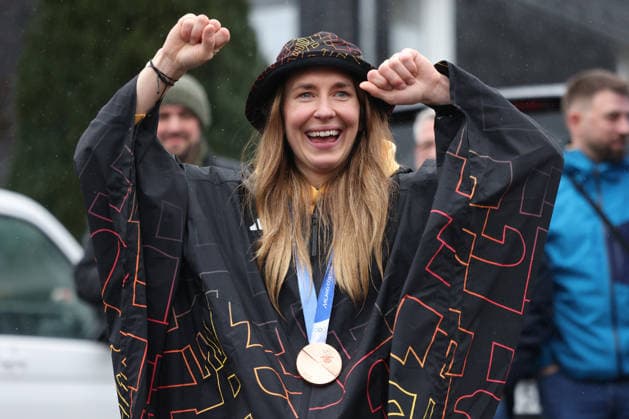 Milano Cortina 2026, celebration for Jacqueline Pfeifer on arrival in Brachbach