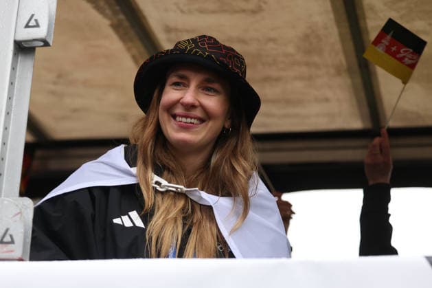 Die Ortsgemeinde Brachbach feiert ihre Olympia Heldin Jacqueline Pfeifer nach den beiden Erfolgen bei den Olympischen Winterspielen Milano Cortina 2026. Jacqueline Pfeifer holte im Skeleton sowie im Skeleton Mixed Team jeweils die Bronzemedaille. Sonntag 22.02.2026, Willkommen daheim JACKA ! Empfang von Jacqueline Pfeifer in Brachbach Deutschland *** The local community of Brachbach celebrates its Olympic heroine Jacqueline Pfeifer after her two successes at the Olympic Winter Games Milano Cortina 2026 Jacqueline Pfeifer won the bronze medal in both the skeleton and the skeleton mixed team Sunday 22 02 2026, Welcome home JACKA Reception for Jacqueline Pfeifer in Brachbach Germany