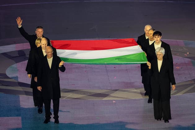 The flag of Italy carried on the stage during the Closing Ceremony of the Olympic Winter games, Winterspiele,Spiele, Summer games Milano-Cortina 2026,on February 22, 2026 at Arena di Verona in Verona, Italy  Copyright: xSergioxBisi IPAxSportx xipa-agency.netx xx IPA_71891864 IPA_Agency_IPA71891864