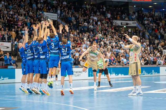 Handball I Men I Season 2025 2026 I Bundesliga I 22 Matchday I TVB Stuttgart TSV Hannover Burgdorf I 22 02 2026 Marian Michalczik 22, TSV Hannover Burgdorf on the last direct free throw fails to block Stuttgart Porsche Arena Baden Württemberg Germany Copyright: xLobeca MaxxPetershansx