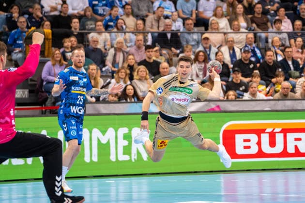 Handball I Men I Season 2025 2026 I Bundesliga I 22 Matchday I TVB Stuttgart TSV Hannover Burgdorf I 22 02 2026 Renars Uscins 10, TSV Hannover Burgdorf im Wurf Stuttgart Porsche Arena Baden Württemberg Germany Copyright: xLobeca MaxxPetershansx
