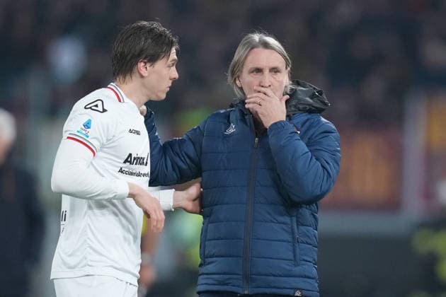 Cremonese s Alessio Zerbin Cremonese s head coach Davide Nicola during the Serie A EniLive soccer match between Roma and Cremonese at the Rome s Olympic stadium, Italy - Sunday February 22, 2026 - Soccer ( Photo by Alfredo Falcone LaPresse )  Copyright: xAlfredoxFalcone LaPressex